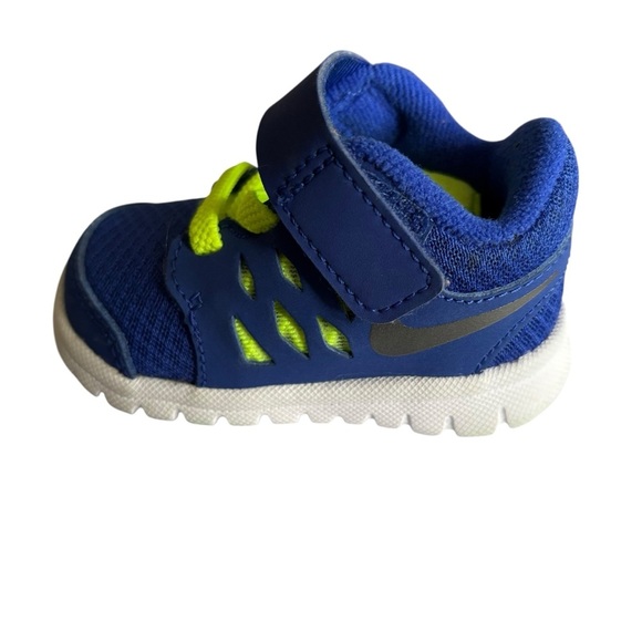 Nike Blue and Green Sneakers with Velcro Strap and Breathable Design - Picture 4 of 9